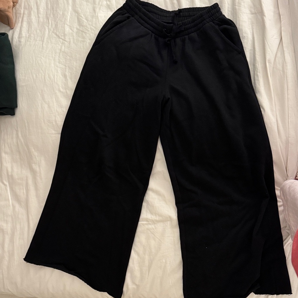 Hollister Black Low Rise Wide Leg Sweatpants in XS Short